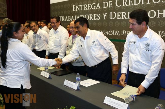 Entrega ISSSTE 49.2 millones en créditos para derechohabientes