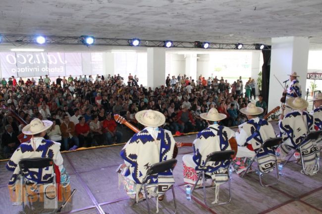 Magnífica presentación del Grupo Tumbiecha en Uruapan