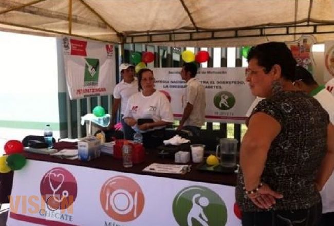 Asisten más de mil personas a feria de atención integral en salud en Puruándiro.