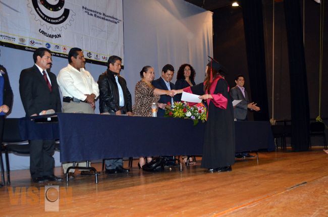 CECYTEM Uruapan entrega a la sociedad la séptima generación 