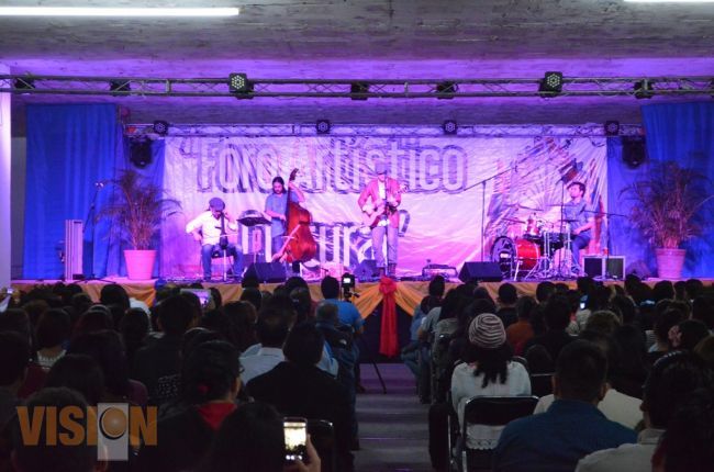 Excelsa la Presentación del Trovador Miguel Inzunza En Uruapan.