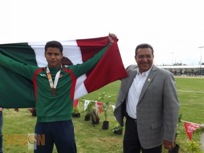  Efrén Ramírez Noriega en doble triunfo