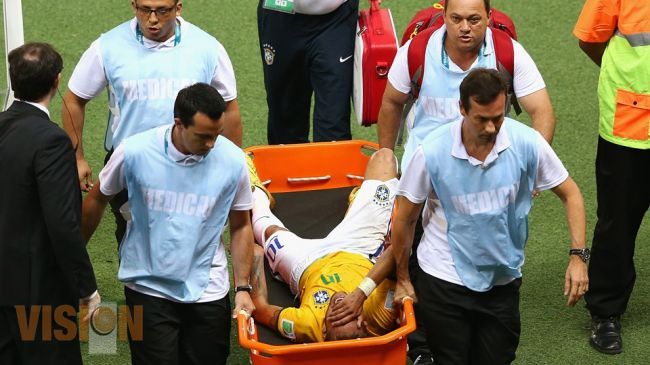 Neymar sufre fractura y queda fuera del Mundial.