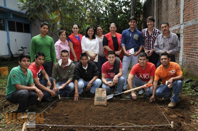 Sistema DIF Michoacán realiza capacitación sobre huertos familiares.