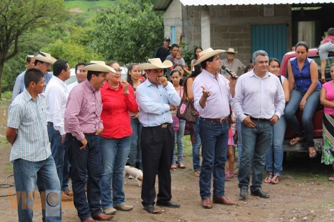 Recorre Silvano Aureoles Michoacán para acercarse a los ciudadanos