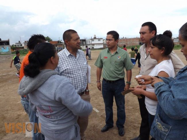 Vecinos de la Eduardo Ruíz, coordinan trabajo de beneficio comunitario.