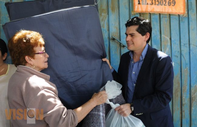Atención Ciudadana entrega apoyos a habitantes afectados por lluvias.