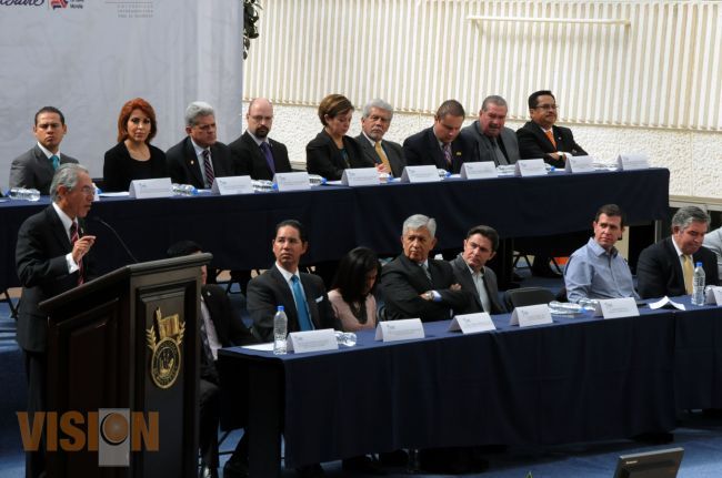 Llama Gobernador a jóvenes a contagiar su entusiasmo por Michoacán.