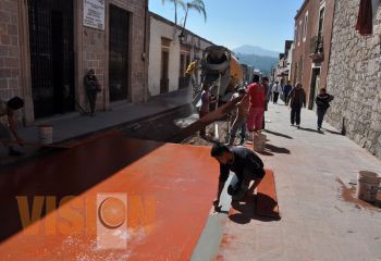 Colocan concreto hidráulico estampado en calle García Obeso