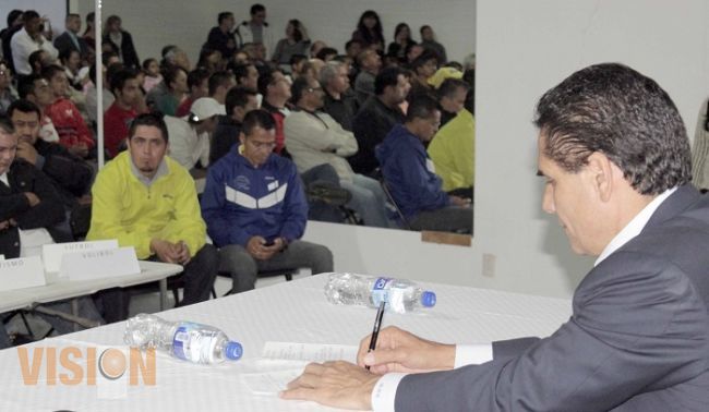 Solicitan apoyos deportistas al diputado Silvano Aureoles