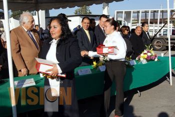 Secretaria de Seguridad ´Pública entrega reconocimientos a policias por la honestidad