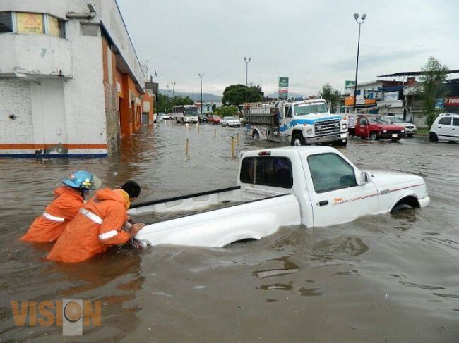 Inundaciones, por lluvias y granizadas en Uruapan