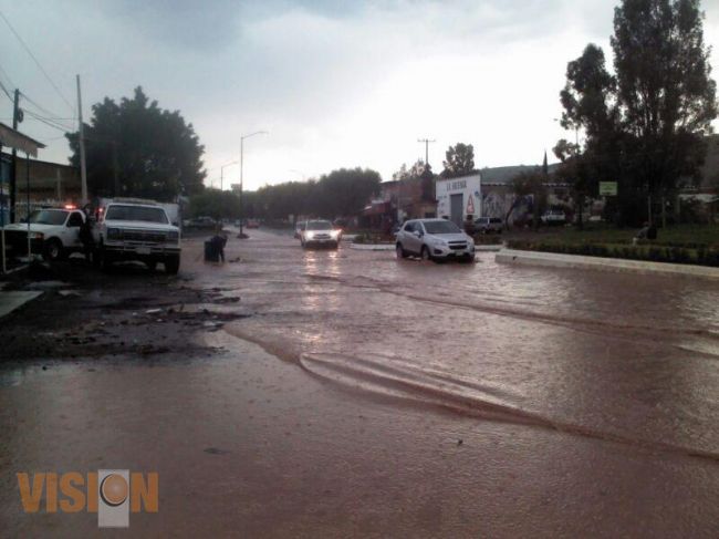 Implementa SSP operativos de apoyo en el municipio de Cotija tras desbordamiento del río.