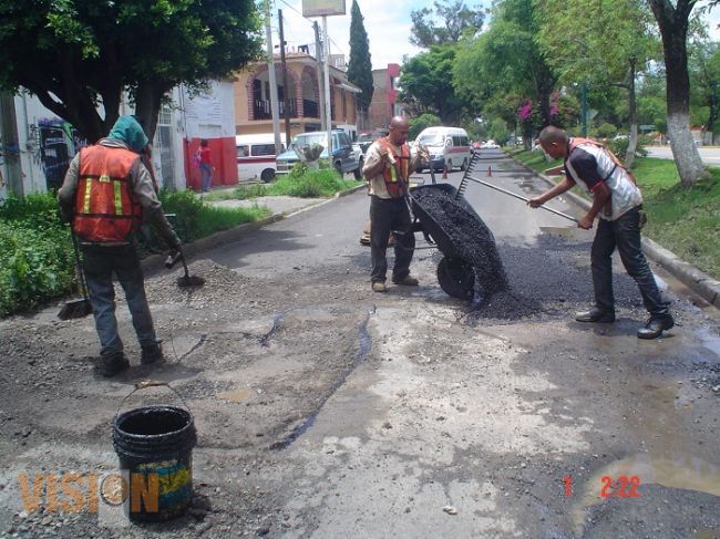 Arrancan brigadas de bacheo en vialidades altamente transitadas