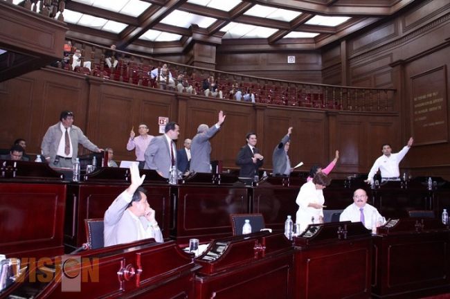 Designan Condecoración Suprema Junta Nacional Americana al ex gobernador Víctor Tinoco Rubí
