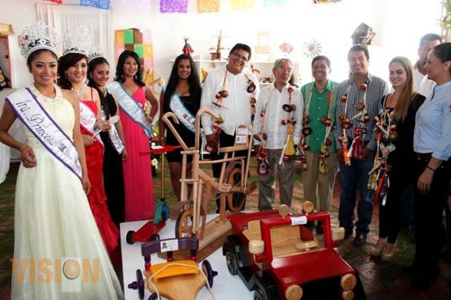 413 artesanos participaron en  concurso de guitarra y juguete