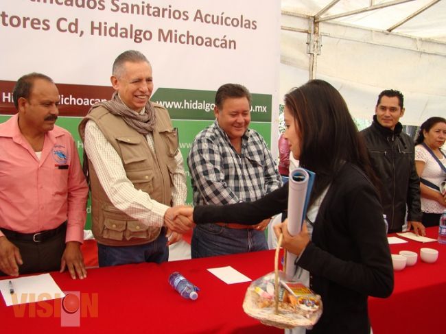 Entregan certificados sanitarios acuícolas a productores de trucha
