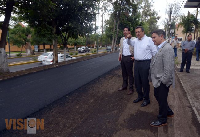Supervisa Lázaro Medina avance de obra en avenida camelinas.
