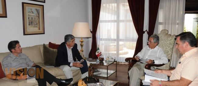 Recibe gobernador propuestas ciudadanas para el desarrollo del Estado.