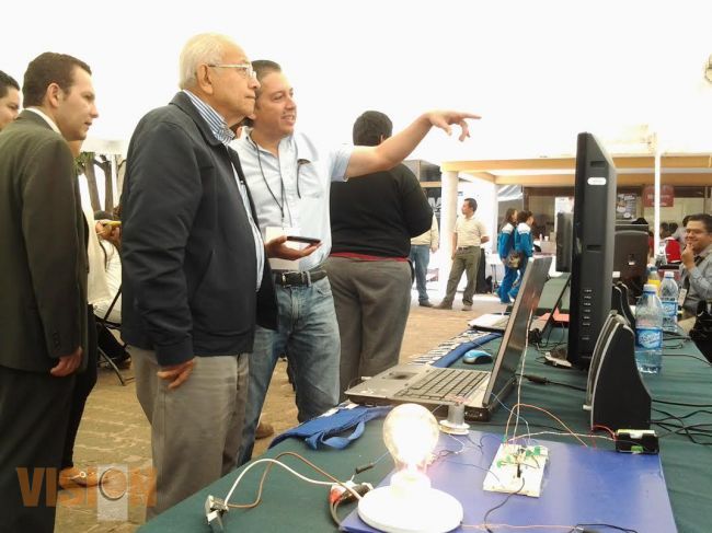 Actualizan y capacitan a  personal del CECyTEM.