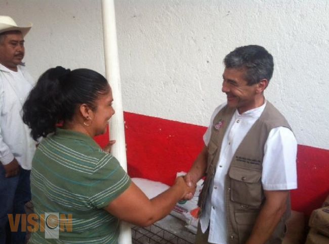 Reciben migrantes de Chucándiro apoyo para el mejoramiento de sus viviendas.
