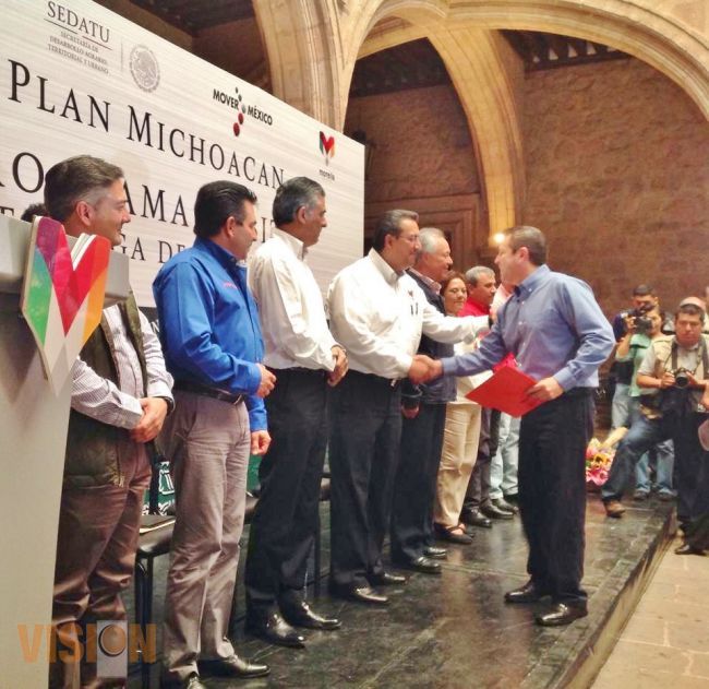 Sedatu entrega recursos a 13 Municipios del Estado.