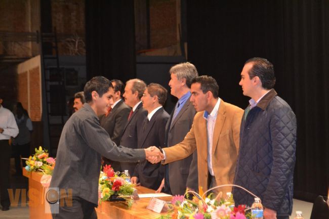 Asiste Rodolfo Camacho a clausura de cursos del Conalep Morelia  I.