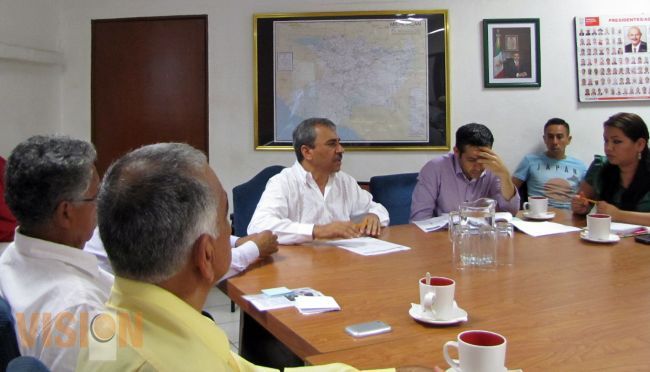 Aldo Macías atiende las necesidades de las comunidades del municipio