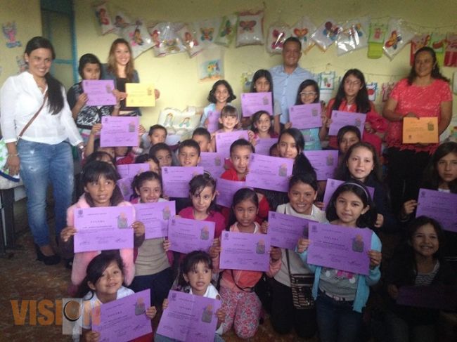 Asiste diputado Bertín Cornejo a la clausura de cursos de verano de la Colonia Infonavit López 