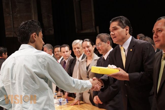 Continuará Silvano Aureoles con gestión a favor de la educación en Michoacán