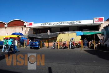 Lista, temporada prenavideña en el Mercado Independencia de Morelia