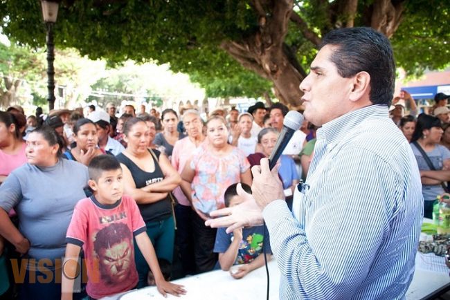 Invita Silvano a los michoacanos a firmar para evitar el robo que representa la Reforma Energética