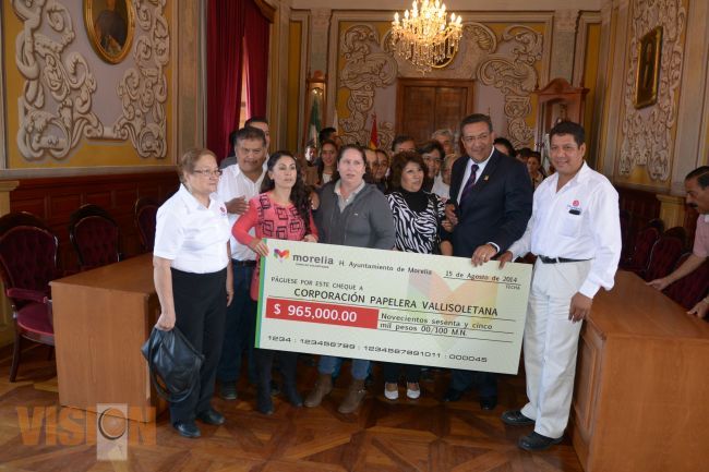 Entrega WLM recursos a la Unión de Papeleros de Michoacán.