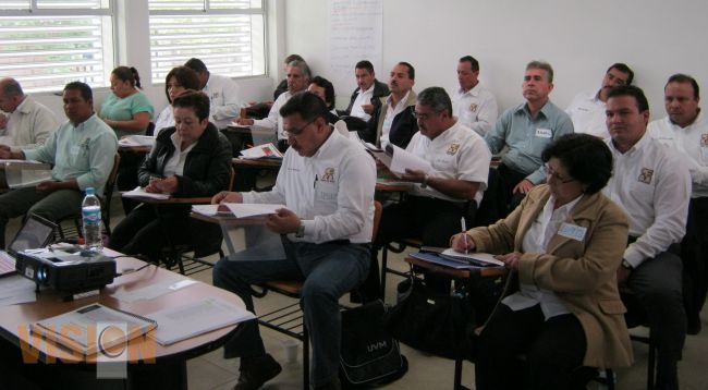 Prosigue COBAEM capacitación continua de sus directivos