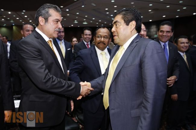Con respaldo del GPPRD rindió informe el senador Raúl Morón