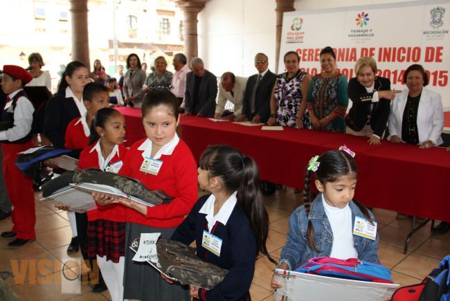 Regresan 100 mil estudiantes a clases en el municipio de Uruapan