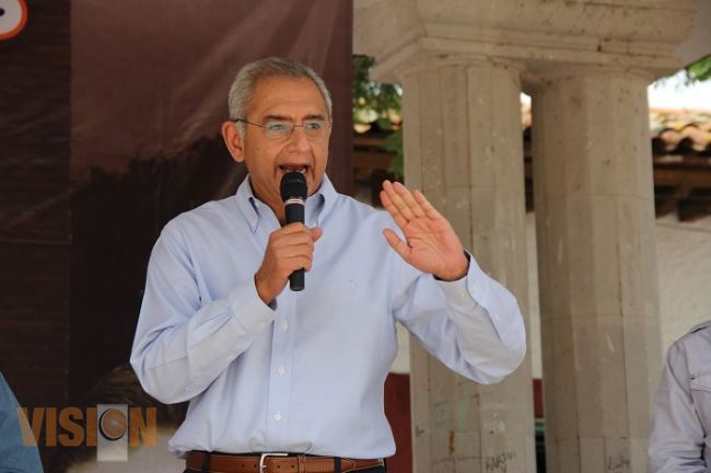 Inoperancia del Gobierno deja sin útiles y uniformes a miles de niños michoacanos