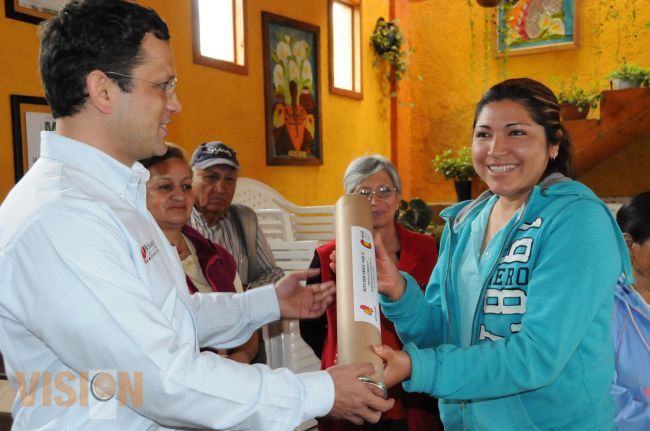 Entregan subsidios a micro empresas de la Ruta Don Vasco.
