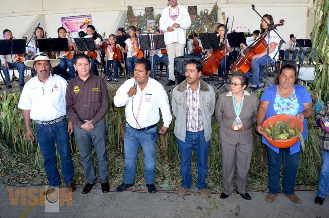 Una verdadera verbena popular el Sexto Festival del Elote Azul