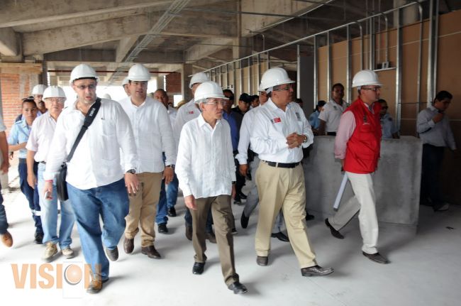 Avance del 80% en Hospital de Apatzingán; SJG supervisa la obra.
