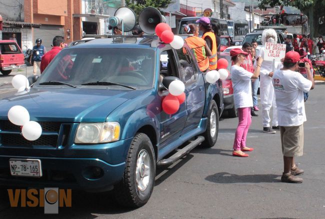 Con una caravana de concientización invitan a no tirar basura en las calles