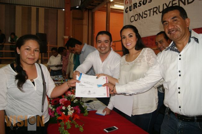 SNE clausura talleres de empleabilidad en Ziracuaretiro. 
