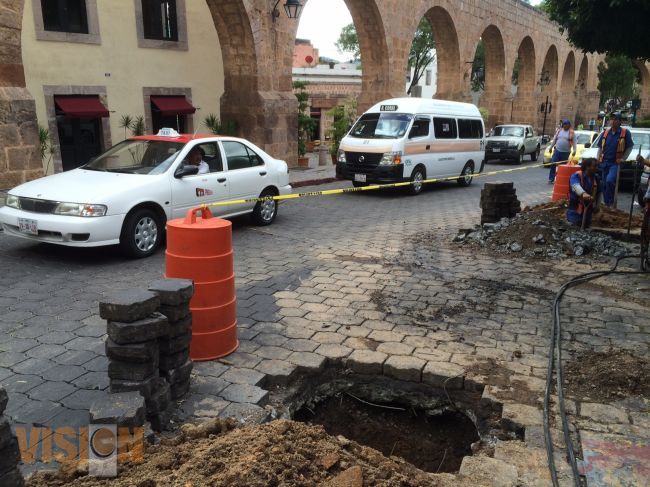 OOAPAS realiza trabajo correctivo en la esquina de Av. Madero Oriente y Aquiles Serdán.