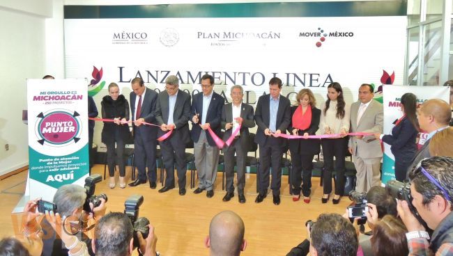 Inauguran la línea 01 800 Háblalo y Punto Mujer en Michoacán.