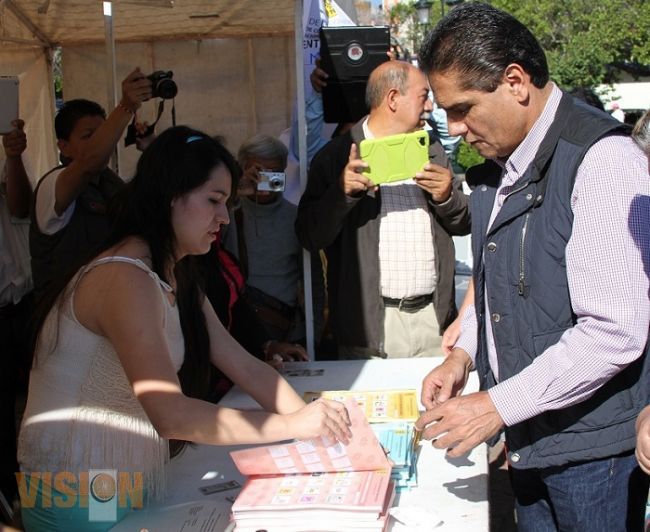 Destaca Silvano Aureoles transparencia al emitir su voto en elección del PRD