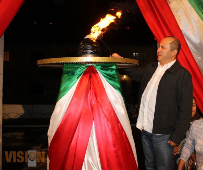 Uruapan recibe el fuego de la independencia