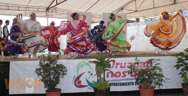 Presentan bailes folklóricos en la Zapata, en los festejos del mes patrio