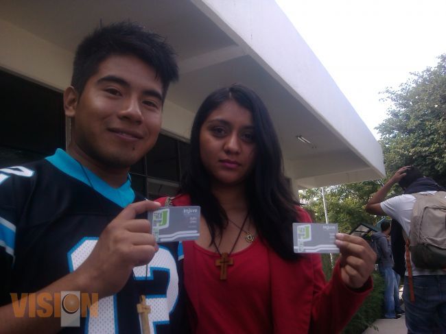 Ayuntamiento entrega tarjetas poder joven a estudiantes del Tecnológico de Morelia.