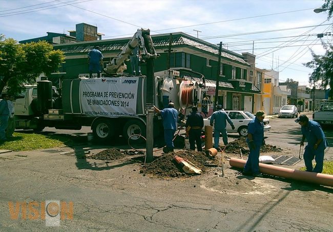Con trabajos de desazolve, el OOAPAS optimiza desalojo de aguas pluviales.