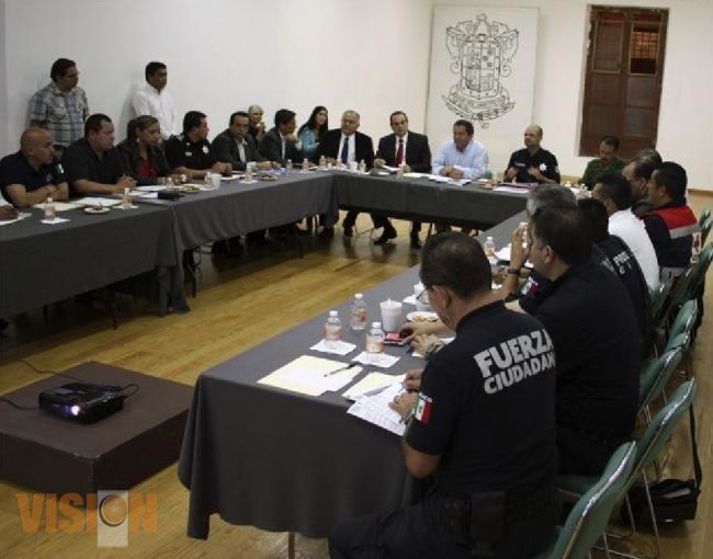 Garantizan seguridad durante los festejos patrios.